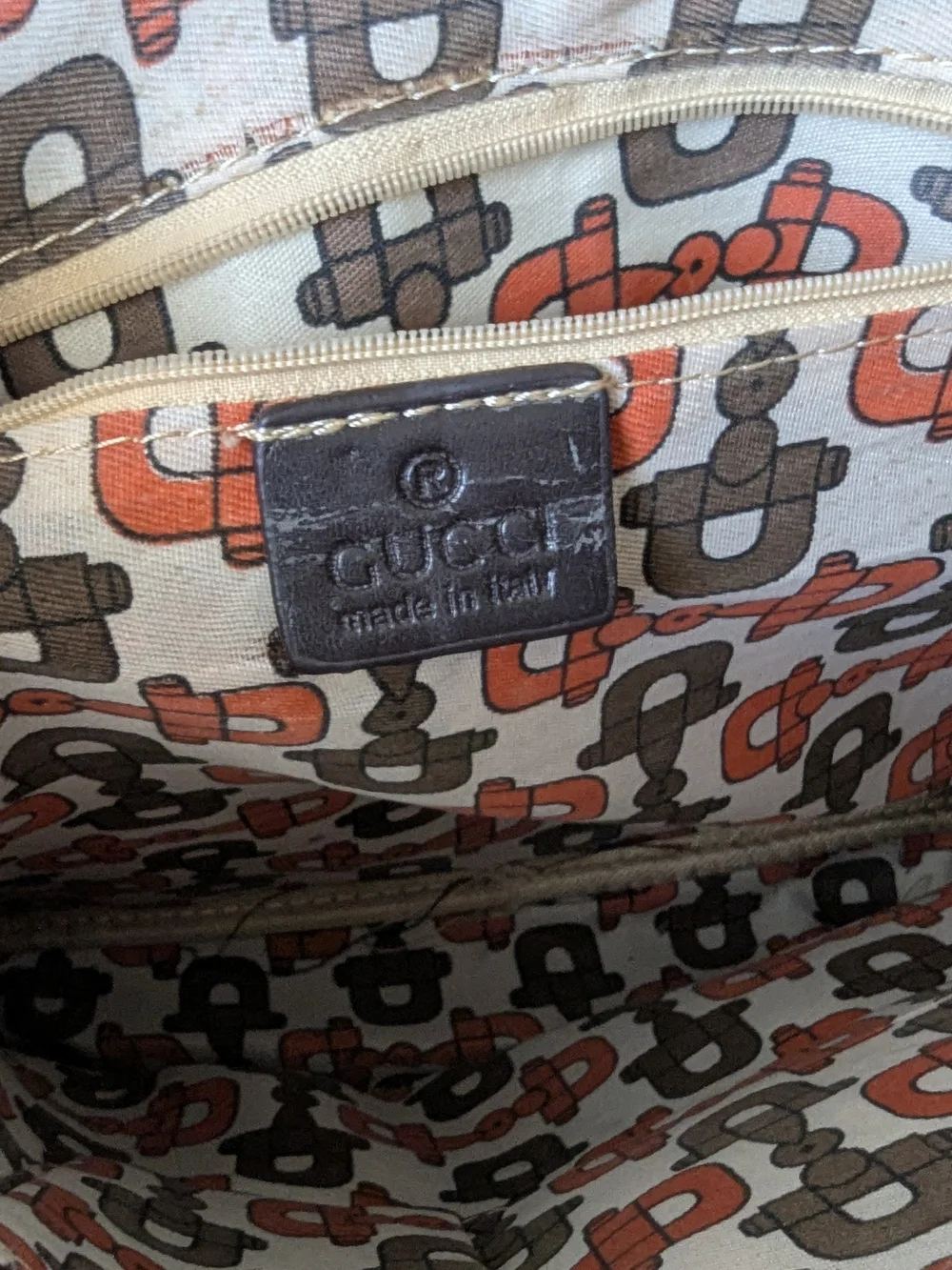 GUCCI GG SUPREME INTERLOCKING G CROSSBODY
